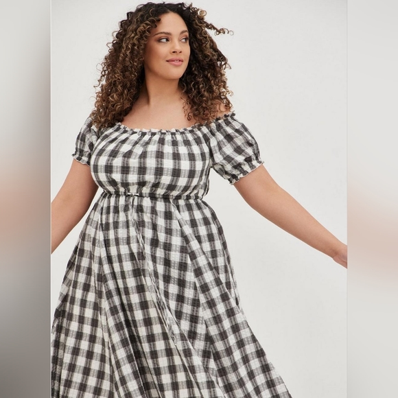 Off-Shoulder Peasant Midi Dress - Seersucker Gingham Grey & White TORRID - Picture 1 of 3